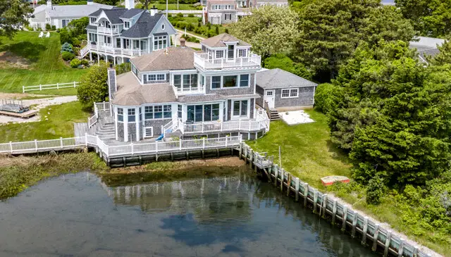 Slacktide waterfront home whitcom building
